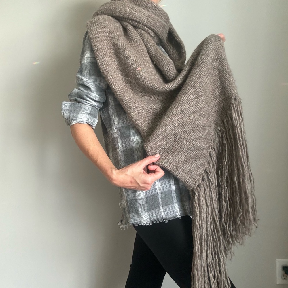 Rogan Oversized Alpaca Wool Linen Scarf Shawl Made in Peru - Picture 2 of 12